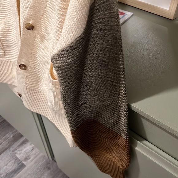 Color Block Cardigan - Picture 6 of 7